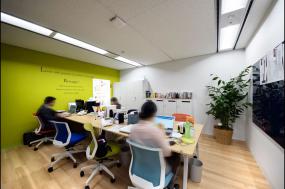 现代简约式90平米办公室室内装修图