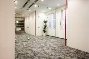 会议室磨砂玻璃隔断装修效果图