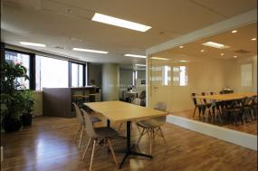 会议室磨砂玻璃隔断装修效果图片