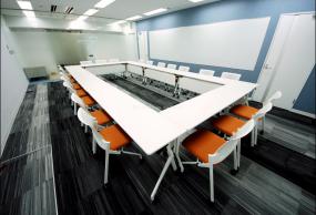 2018最新大会议室办公桌摆放装修设计欣赏