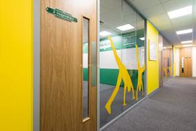 时尚办公室吊顶设计效果图片