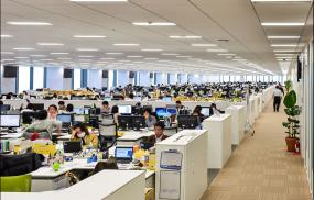 最新现代办公室室内吊顶装修效果图片