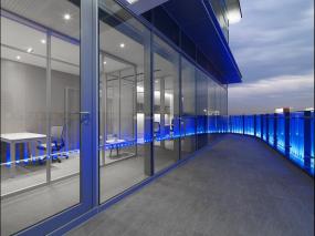 简约办公室办公玻璃隔断装修设计图片