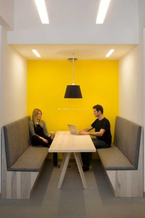 小型办公室办公桌椅装修效果图欣赏