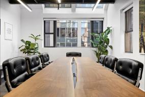 企业会议室玻璃隔断墙装修效果图片