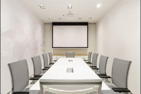 工装会议室磨砂玻璃隔断效果图