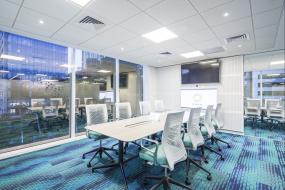 小会议室办公玻璃隔断装修效果图