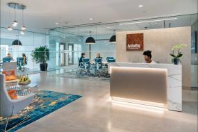 会议室装修室内不规则几何形吊顶效果图