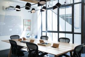 会议室不规则几何形吊顶灯装修效果图片