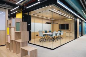 清新的会议室装修吊顶效果图片