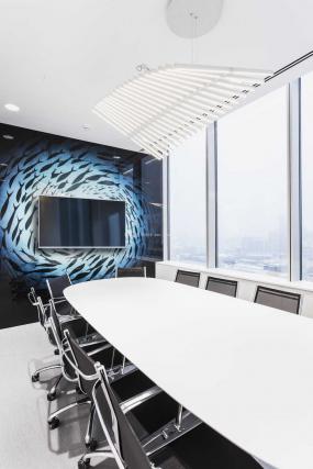 小型会议室明亮吊顶效果图