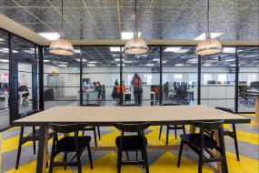 创意写字楼室内会议室顶面装修效果图