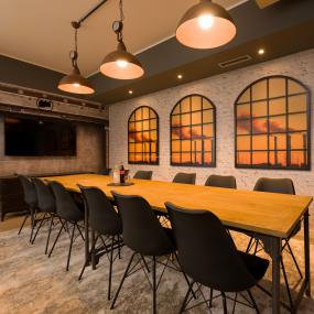 会议室室内的灯光装饰设计图片