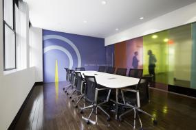 长条会议桌图片