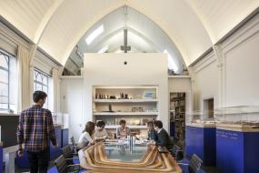 会议室背景墙展示架设计效果图