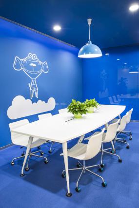 最新小型会议室布置设计案例