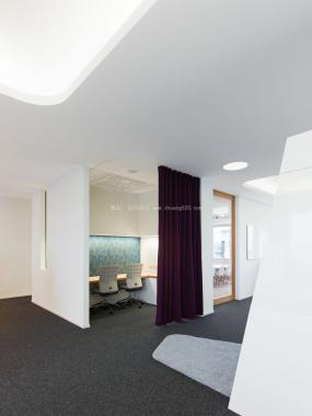 现代简约风格写字楼木质隔断装修效果图