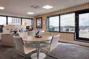 领导办公室飘窗设计装修效果图片