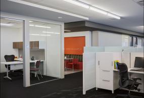 80平米老板办公室隔断装修效果图