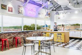 小办公室隔断装修图