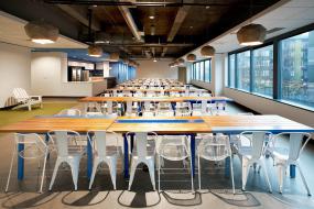 最新小型办公室隔断装修案例