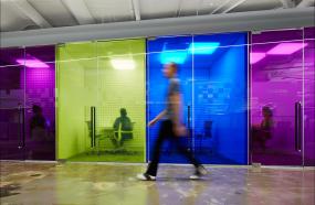 现代办公室室内布置设计效果图简约风格