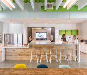 现代办公室室内装修效果图片大全