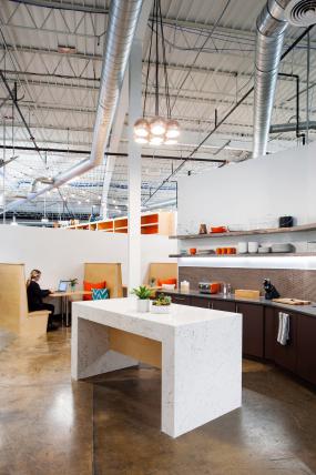 简约风格装修个性办公室效果图