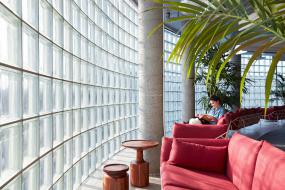 现代办公室简约室内装修设计图片