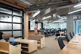 现代办公室简单室内装修实景图片