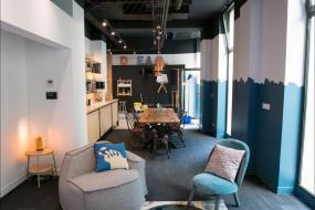 时尚简约办公室办公桌隔断效果图