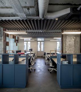 现代办公室风格刚装修效果图