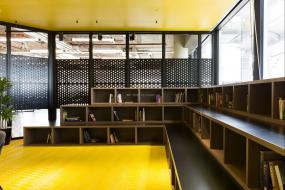 现代风格办公室布局图