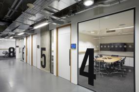 大型写字楼办公室简单装修效果图