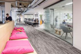 写字楼创意办公室装修设计效果实景图