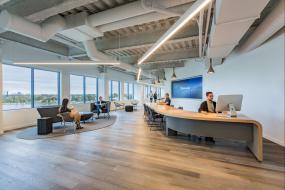 工业风办公室前台装修图片