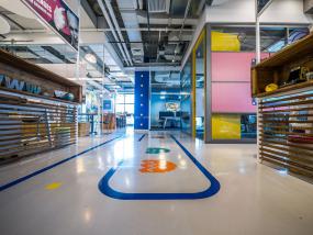 长方形小办公室装修效果图