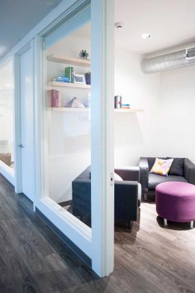 科技公司办公室室内布置效果图片