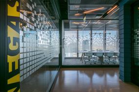 最新写字楼办公室玻璃隔断装修效果图片大全