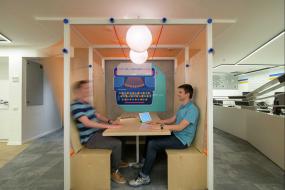 科技公司办公室最新室内装饰设计图片