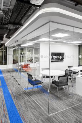 2018办公室玻璃隔断设计效果图