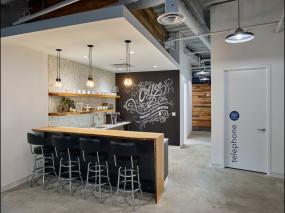 1000平办公室装潢效果图