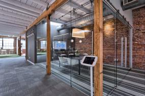 最新游戏公司办公室室内装饰效果图片