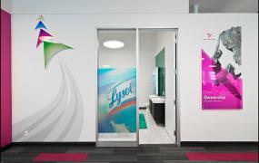 写字楼办公室玻璃隔断门设计效果片