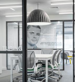 办公室装修方案玻璃隔断设计效果图