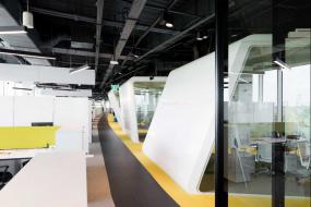 体育运动公司办公室设计室内装修实景图片