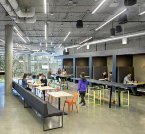 体育运动公司办公室室内设计装饰效果图