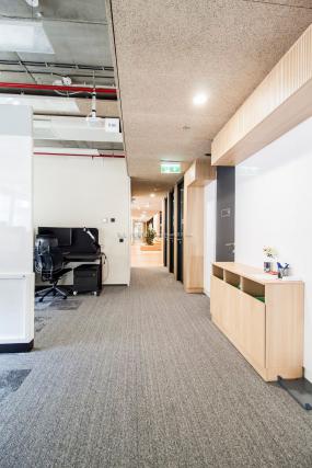 最新工业风格办公室办公室装饰实景图