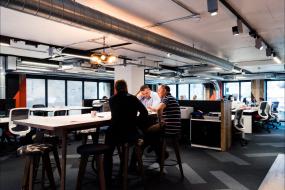 工业风格办公室办公室装修装潢效果图