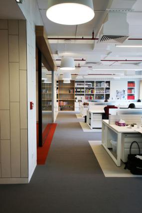 员工办公区设计室内装修实景图片